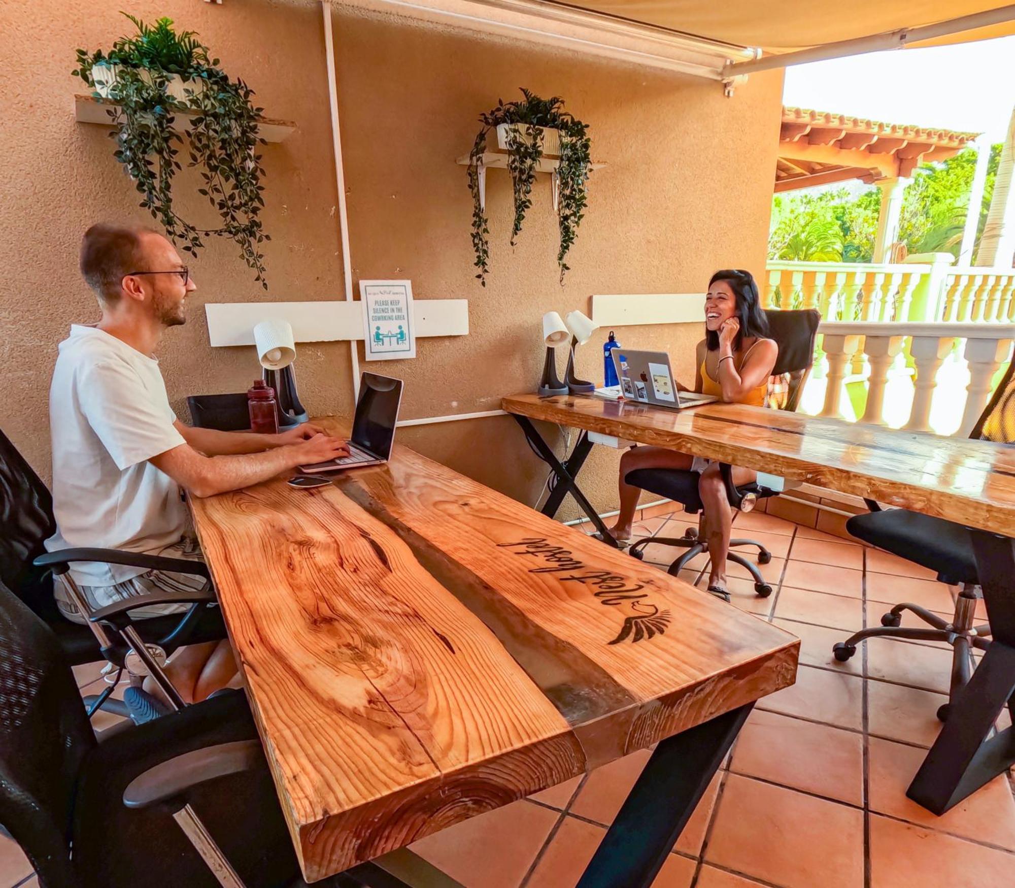 Duque Nest Hostel 아데제 외부 사진